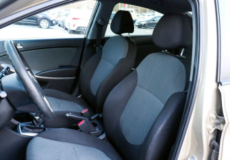 Подержанный автомобиль Hyundai Solaris Sedan 2014 года (16 фото)