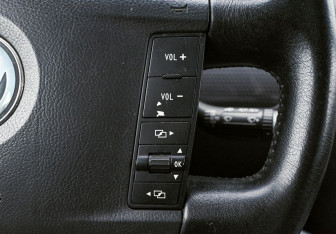 Подержанный автомобиль Volkswagen Touareg 2006 года (14 фото)