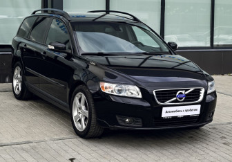 Подержанный автомобиль Volvo V50 2007 года (7 фото)