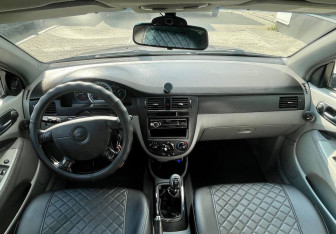Подержанный автомобиль Chevrolet Lacetti Wagon 2012 года (11 фото)