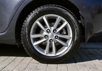 Подержанный автомобиль Toyota Auris Hatchback 2009 года (20 фото)