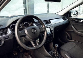 Подержанный автомобиль Skoda Rapid Liftback 2018 года (13 фото)