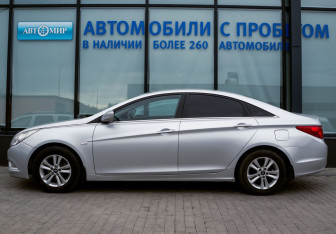 Подержанный автомобиль Hyundai Sonata 2011 года (2 фото)