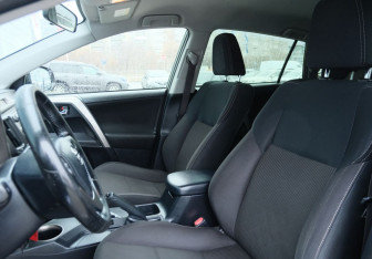 Подержанный автомобиль Toyota RAV4 2013 года (16 фото)