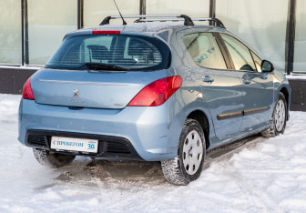 Подержанный автомобиль Peugeot 308 Hatchback 2012 года (5 фото)
