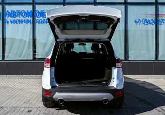 Подержанный автомобиль Ford Kuga 2014 года (18 фото)