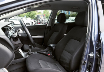 Подержанный автомобиль Kia Ceed Hatchback 2015 года (19 фото)