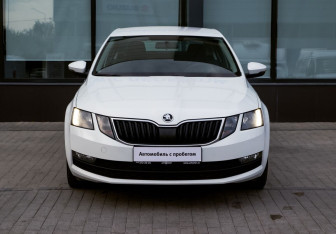 Подержанный автомобиль Skoda Octavia Liftback 2018 года (8 фото)