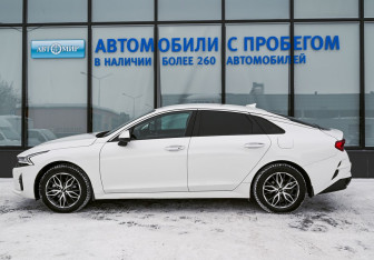 Подержанный автомобиль Kia K5 2021 года (2 фото)