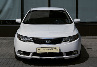 Подержанный автомобиль Kia Cerato Sedan 2010 года (8 фото)