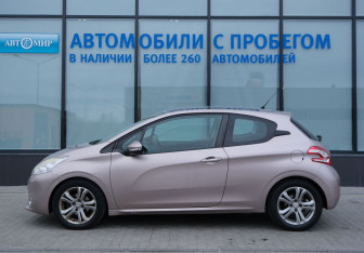 Подержанный автомобиль Peugeot 208 2013 года (2 фото)