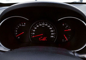 Подержанный автомобиль Kia Sorento 2015 года (11 фото)