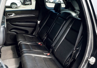 Подержанный автомобиль Jeep Grand Cherokee 2011 года (18 фото)