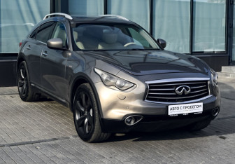 Подержанный автомобиль Infiniti FX 2011 года (7 фото)