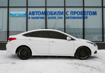 Подержанный автомобиль Hyundai i40 Sedan 2015 года (6 фото)