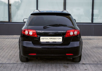 Подержанный автомобиль Chevrolet Lacetti Hatchback 2010 года (4 фото)