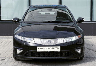 Подержанный автомобиль Honda Civic Hatchback 2008 года (8 фото)
