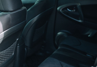 Подержанный автомобиль Toyota RAV4 2011 года (17 фото)