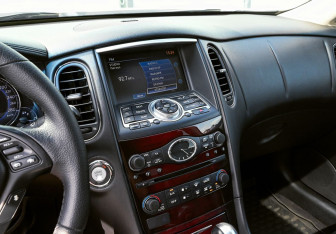 Подержанный автомобиль Infiniti EX 2011 года (11 фото)