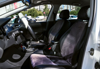 Подержанный автомобиль Peugeot 408 2013 года (15 фото)