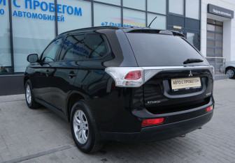Подержанный автомобиль Mitsubishi Outlander 2013 года (3 фото)