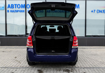 Подержанный автомобиль Opel Zafira Compactvan 2011 года (18 фото)