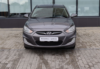 Подержанный автомобиль Hyundai Solaris Sedan 2012 года (8 фото)