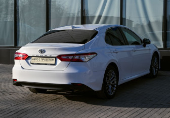 Подержанный автомобиль Toyota Camry Sedan 2020 года (5 фото)