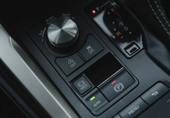 Подержанный автомобиль Lexus NX 2019 года (14 фото)