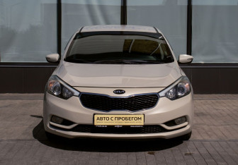 Подержанный автомобиль Kia Cerato Sedan 2013 года (8 фото)