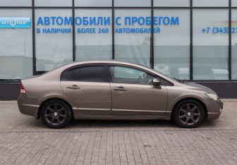 Подержанный автомобиль Honda Civic Sedan 2007 года (6 фото)