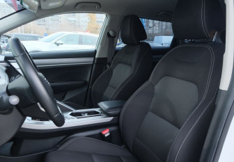 Подержанный автомобиль Geely Coolray 2021 года (16 фото)