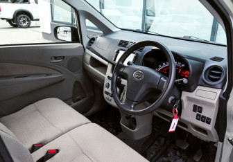 Подержанный автомобиль Daihatsu Move 2013 года (14 фото)