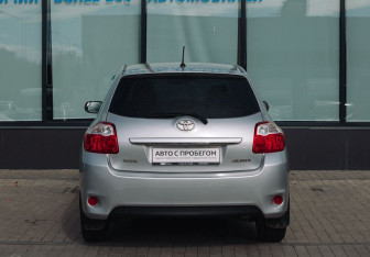 Подержанный автомобиль Toyota Auris Hatchback 2012 года (4 фото)