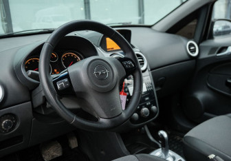 Подержанный автомобиль Opel Corsa 2008 года (9 фото)