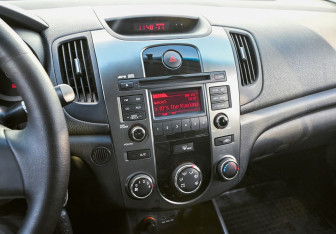 Подержанный автомобиль Kia Cerato Sedan 2012 года (14 фото)