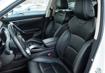 Подержанный автомобиль Geely Atlas Pro 2023 года (16 фото)