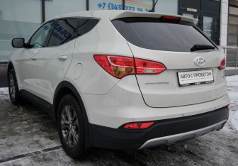 Подержанный автомобиль Hyundai Santa Fe 2013 года (3 фото)