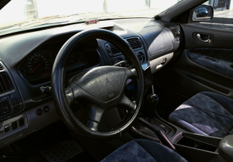 Подержанный автомобиль Mitsubishi Galant Wagon 1997 года (13 фото)