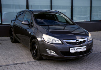 Подержанный автомобиль Opel Astra Hatchback 2011 года (7 фото)