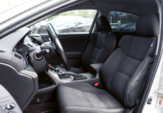 Подержанный автомобиль Honda Accord Sedan 2011 года (17 фото)