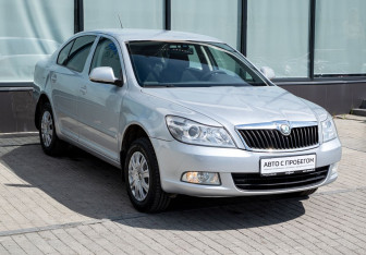 Подержанный автомобиль Skoda Octavia Liftback 2011 года (7 фото)