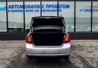 Подержанный автомобиль Chevrolet Lacetti Sedan 2005 года (17 фото)