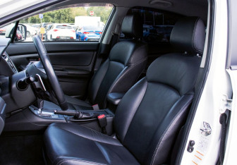 Подержанный автомобиль Subaru XV 2014 года (17 фото)