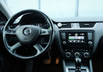 Подержанный автомобиль Skoda Octavia Liftback 2014 года (10 фото)