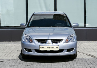 Подержанный автомобиль Mitsubishi Lancer Sedan 2005 года (8 фото)