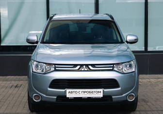 Подержанный автомобиль Mitsubishi Outlander 2012 года (8 фото)