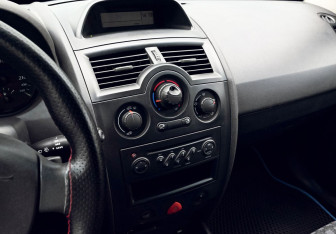 Подержанный автомобиль Renault Megane Wagon 2006 года (9 фото)