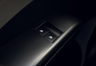 Подержанный автомобиль Chevrolet Aveo Sedan 2015 года (12 фото)