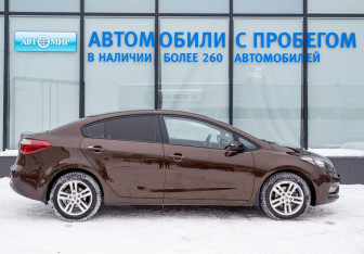 Подержанный автомобиль Kia Cerato Sedan 2015 года (6 фото)